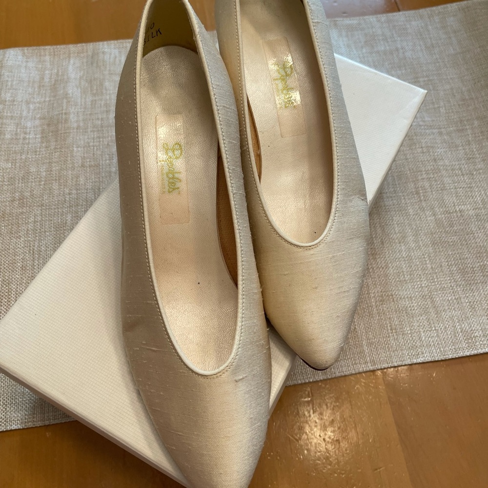 Dyeables Linen Silk Vintage Heels - 8 AA
